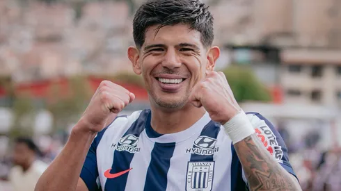 Esteban Pavez celebra en Alianza Lima.