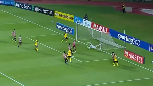 Bryan Rabello es viral luego de un error increíble en Copa Sudamericana con O'Higgins.