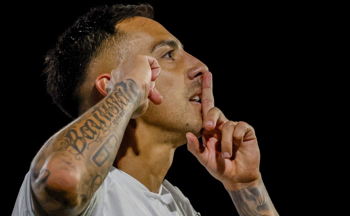 Misteriosa reunión de Javier Correa y su agente con Colo Colo: ¿Se va o renueva?