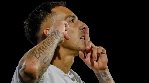 Javier Correa sacude a Colo Colo.