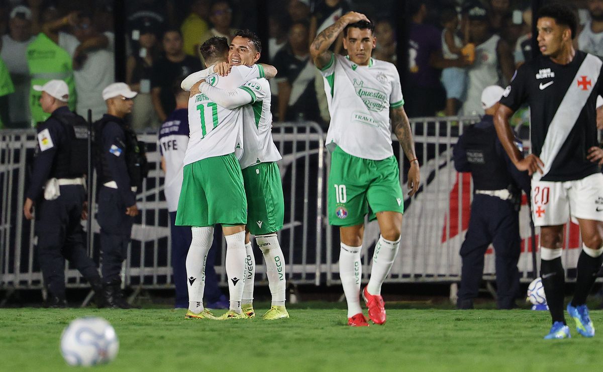 La íntima celebración de Audax Italiano tras el triunfo ante Vasco da Gama en Brasil