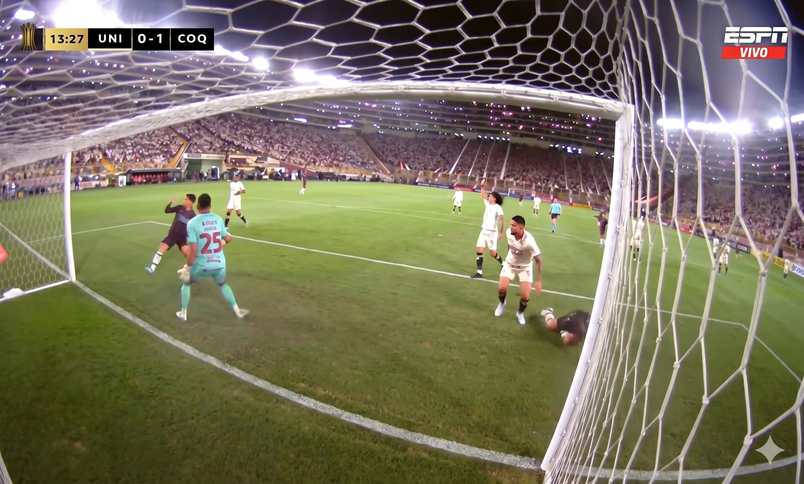 El gol de Cristián Zavala vs Universitario. (Captura ESPN retocada con Gemini).