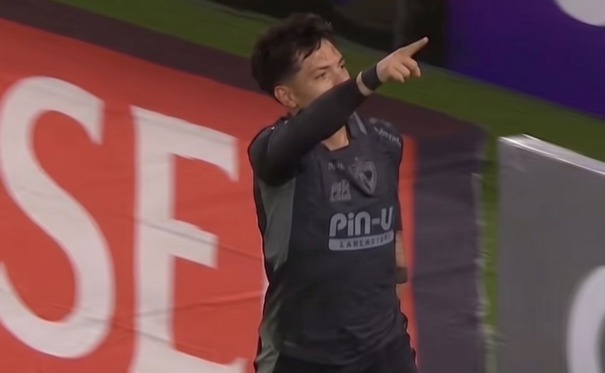 Ex Colo Colo queda fascinado con Cristián Zavala vs Universitario y pide su regreso: “Es el que necesita”