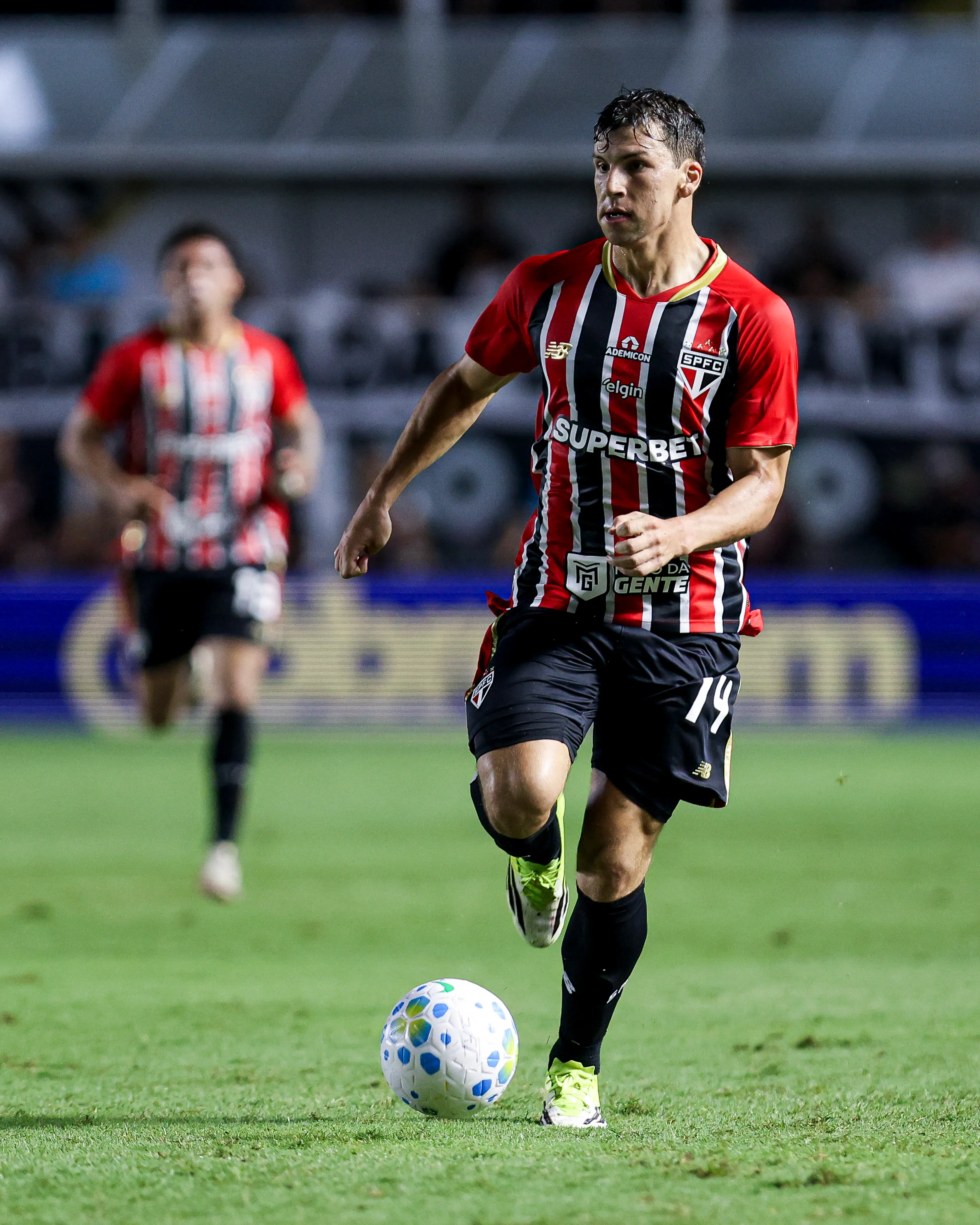 Gonzalo Tapia en acción por el Sao Paulo. (Ricardo Moreira/Getty Images).