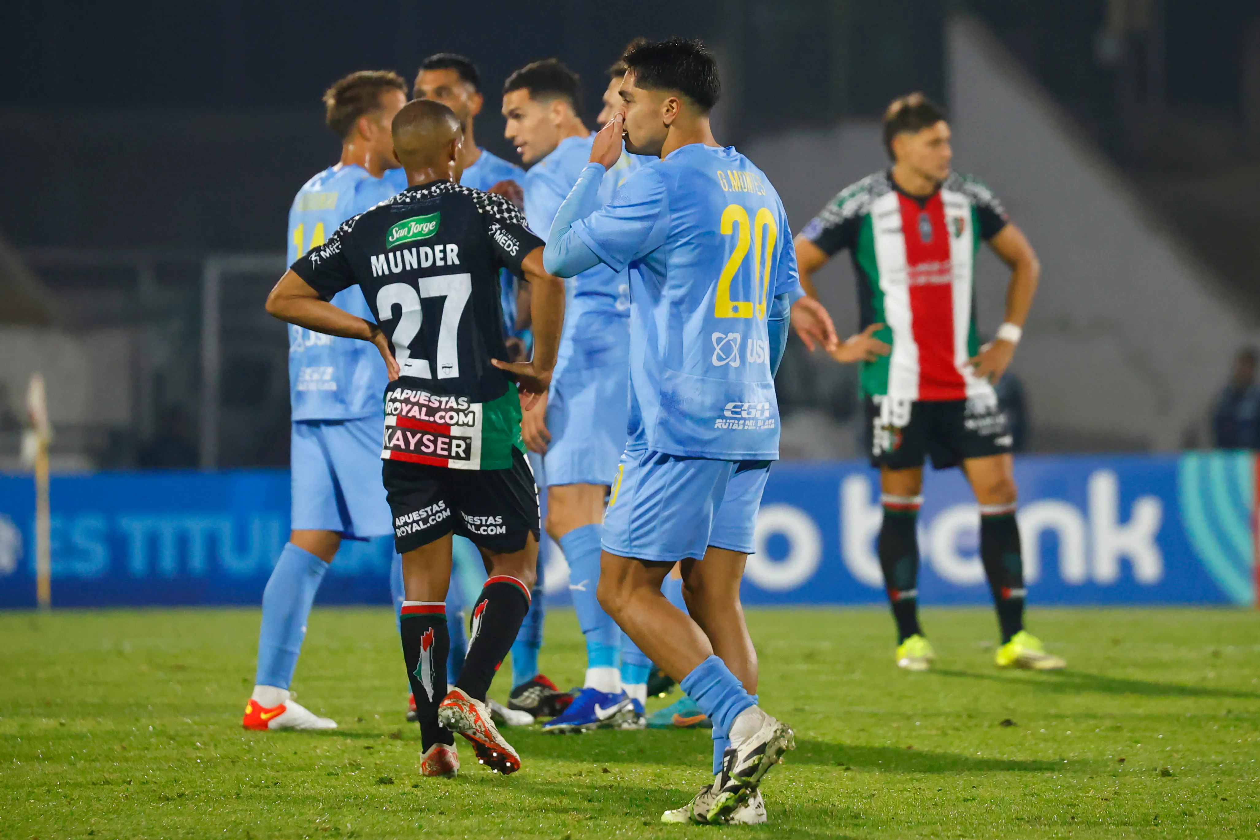Gonzalo Montes fue titular en Montevideo City Torque frente a Palestino. (Dragomir Yankovic/Photosport).