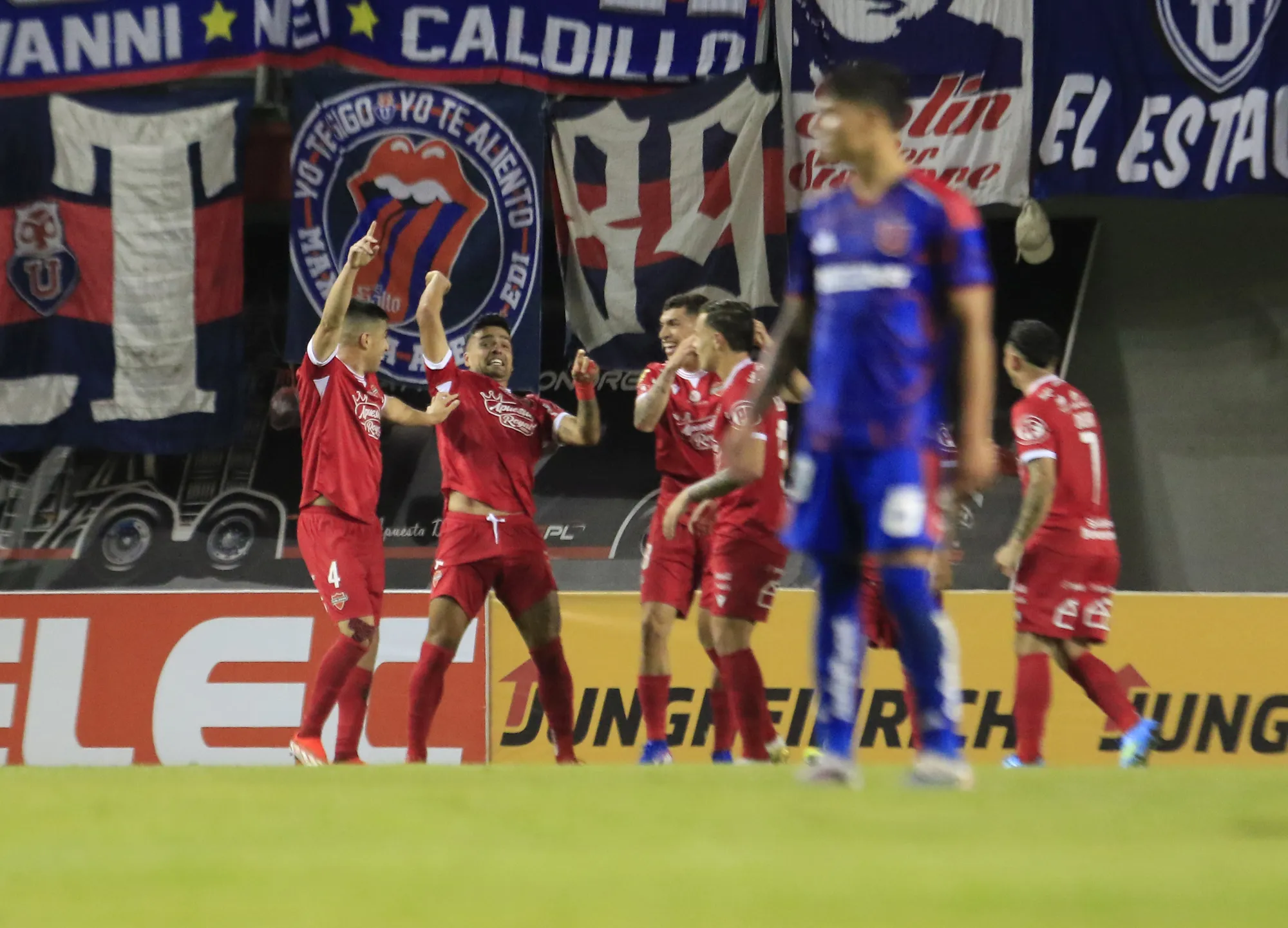 Morales defiende sus compañeros en ataque de la U.