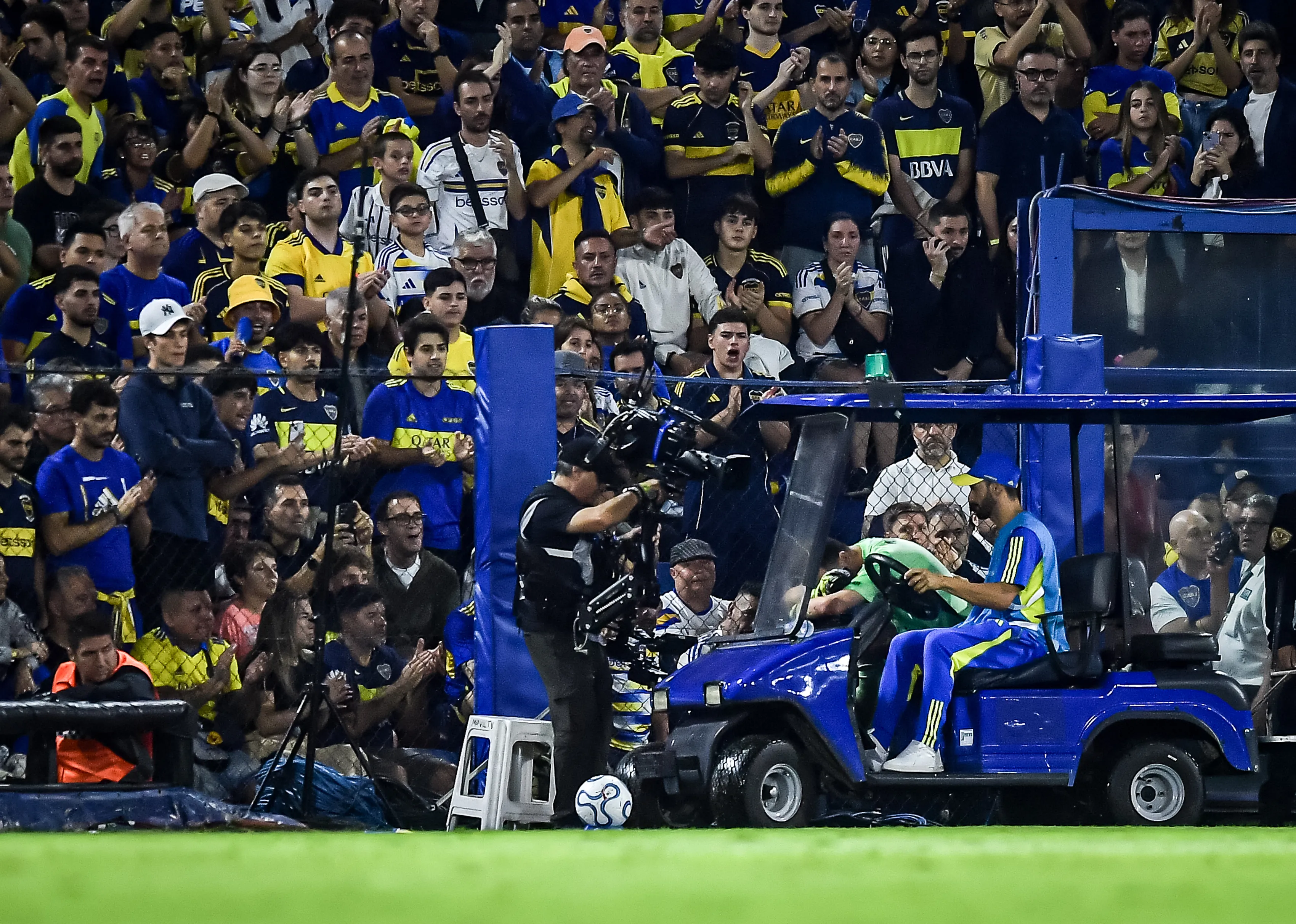 Así salió de la cancha Agustín Marchesín. (Marcelo Endelli/Getty Images)