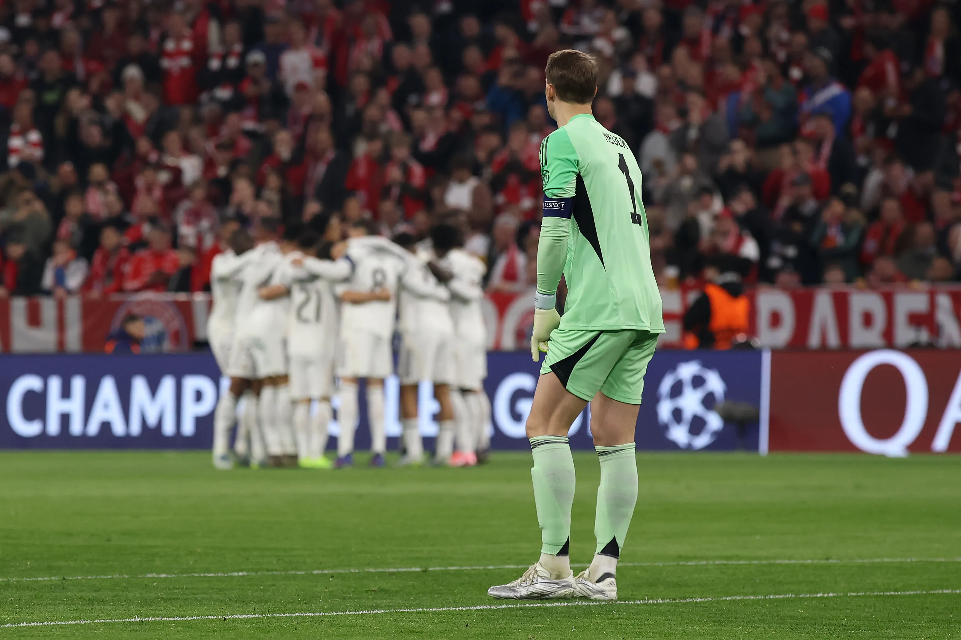 Manuel Neuer se equivocó como nunca y Real Madrid le metió un golazo en Champions League. Foto: Getty Images.
