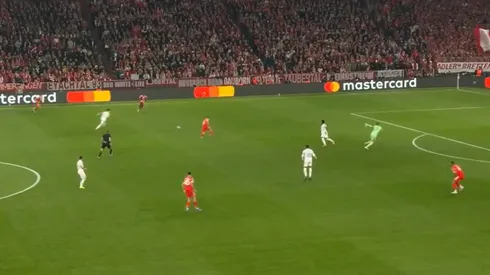 Manuel Neuer da la vuelta al mundo con su ayuda al Real Madrid en Champions League.