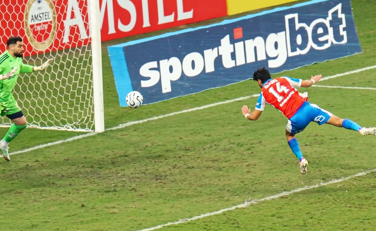Un golazo para la historia: Así fue el agónico 2-1 de Católica sobre Cruzeiro desde el campo de juego
