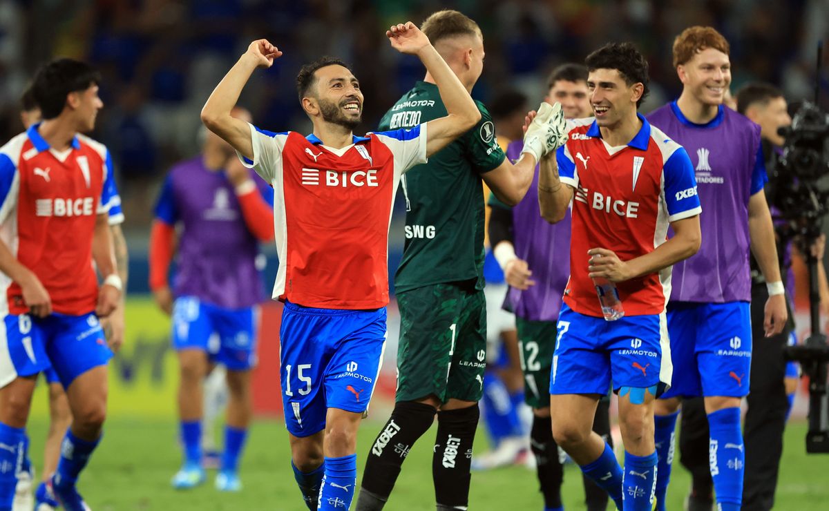 Johnny Herrera aplaude el partido de Vicente Bernedo en U Católica: “Arquero de equipo grande”