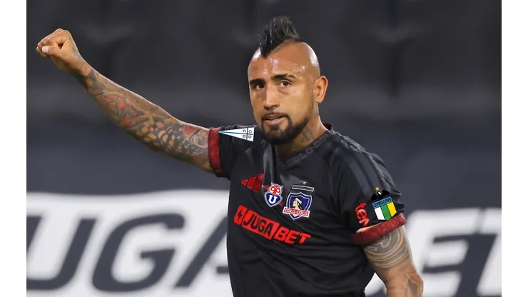Vidal se pone los escudos de los chilenos cuando juegan en el extranjero