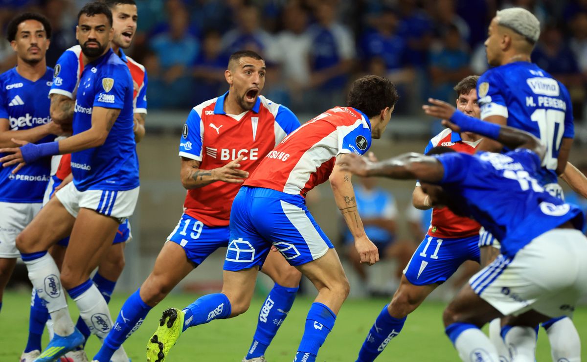 Argentinos se ponen la franja y celebran triunfo histórico de la UC ante Cruzeiro: “Boca puntero”