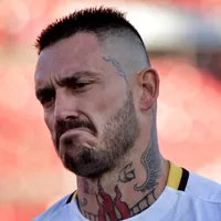 Pinilla recibe un durísimo golpe al intentar rematar su casa