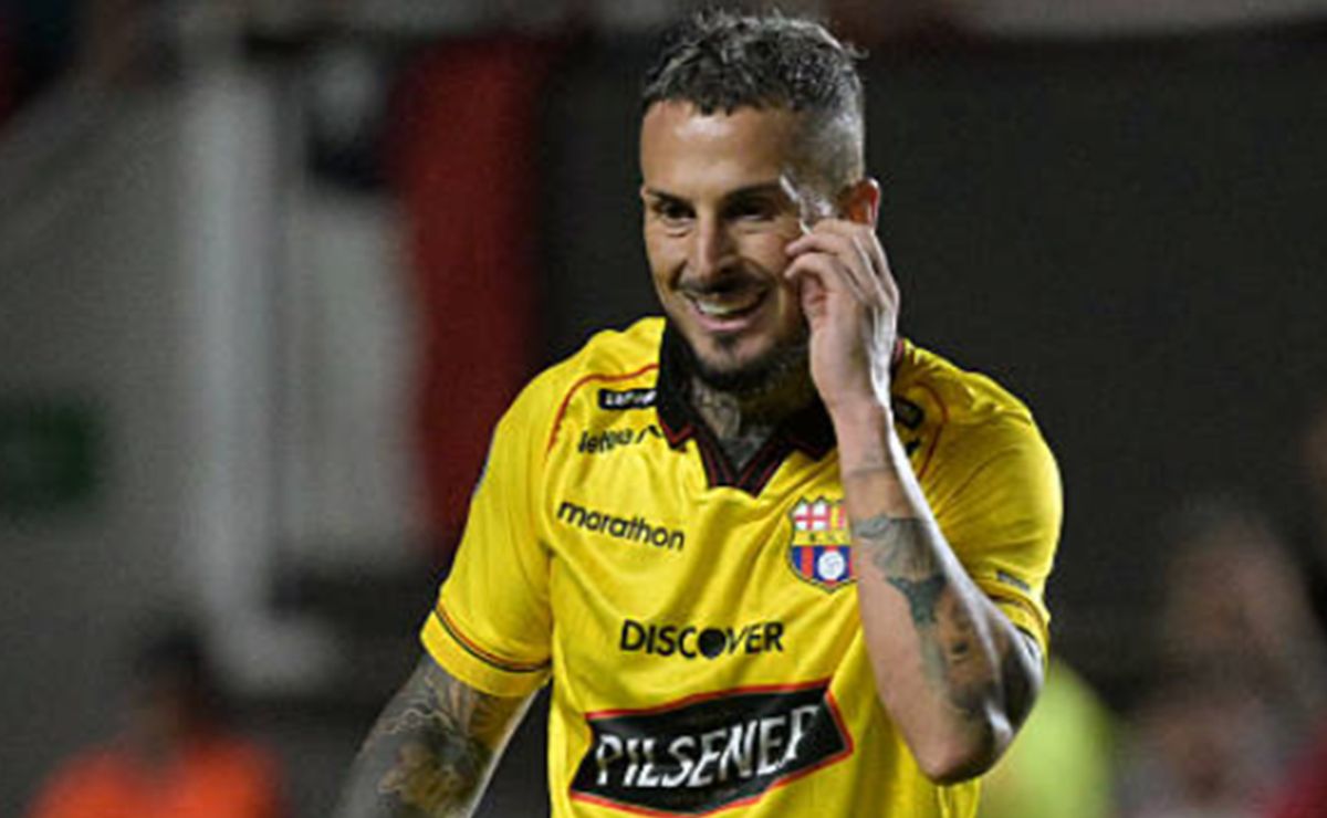 Polémico ex delantero de Boca Juniors se alivia en el Barcelona: “El resultado de Católica nos conviene”