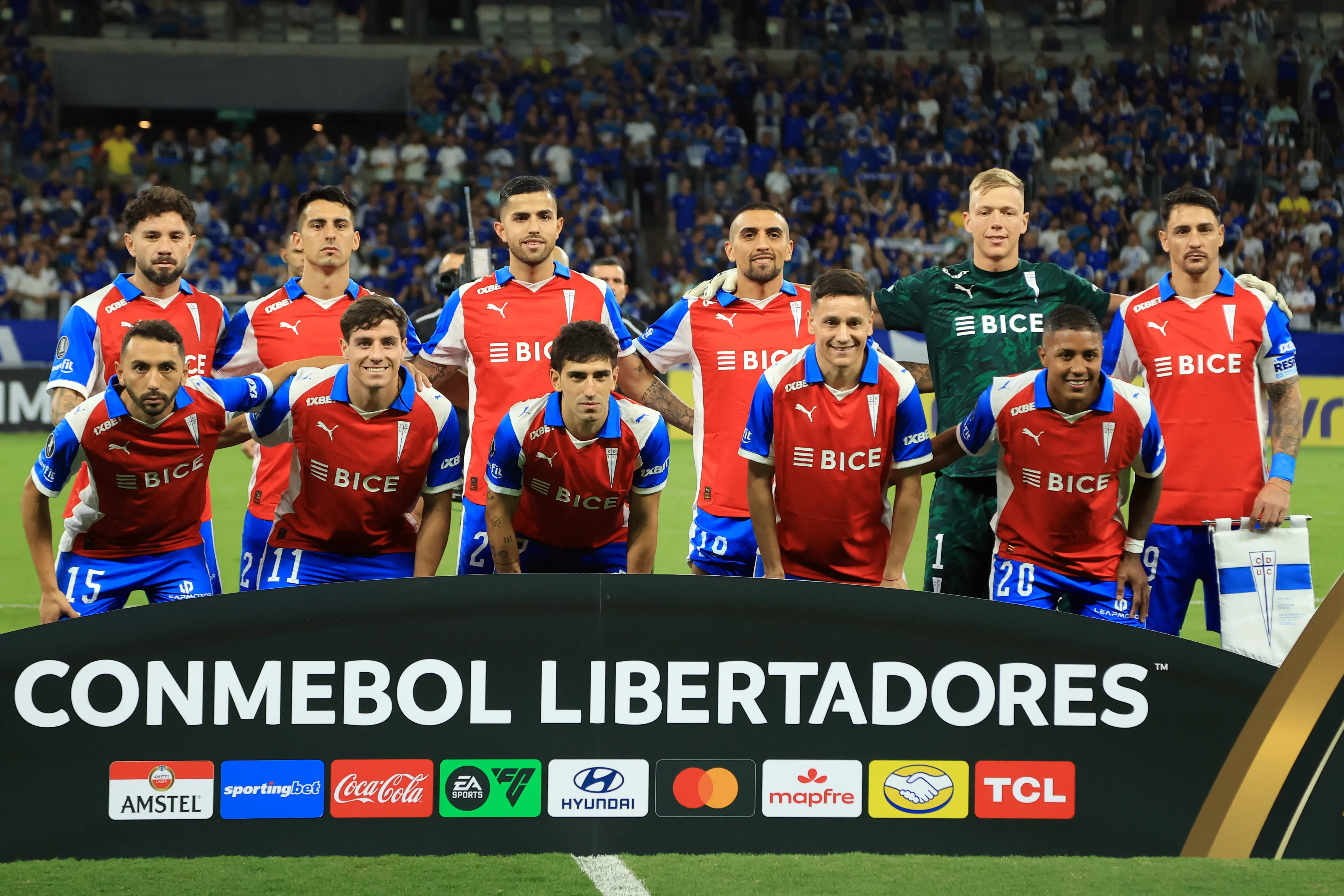 El equipo titular de la UC ante Cruzeiro. Foto: Pier Giorgio Giavelli/Photosport