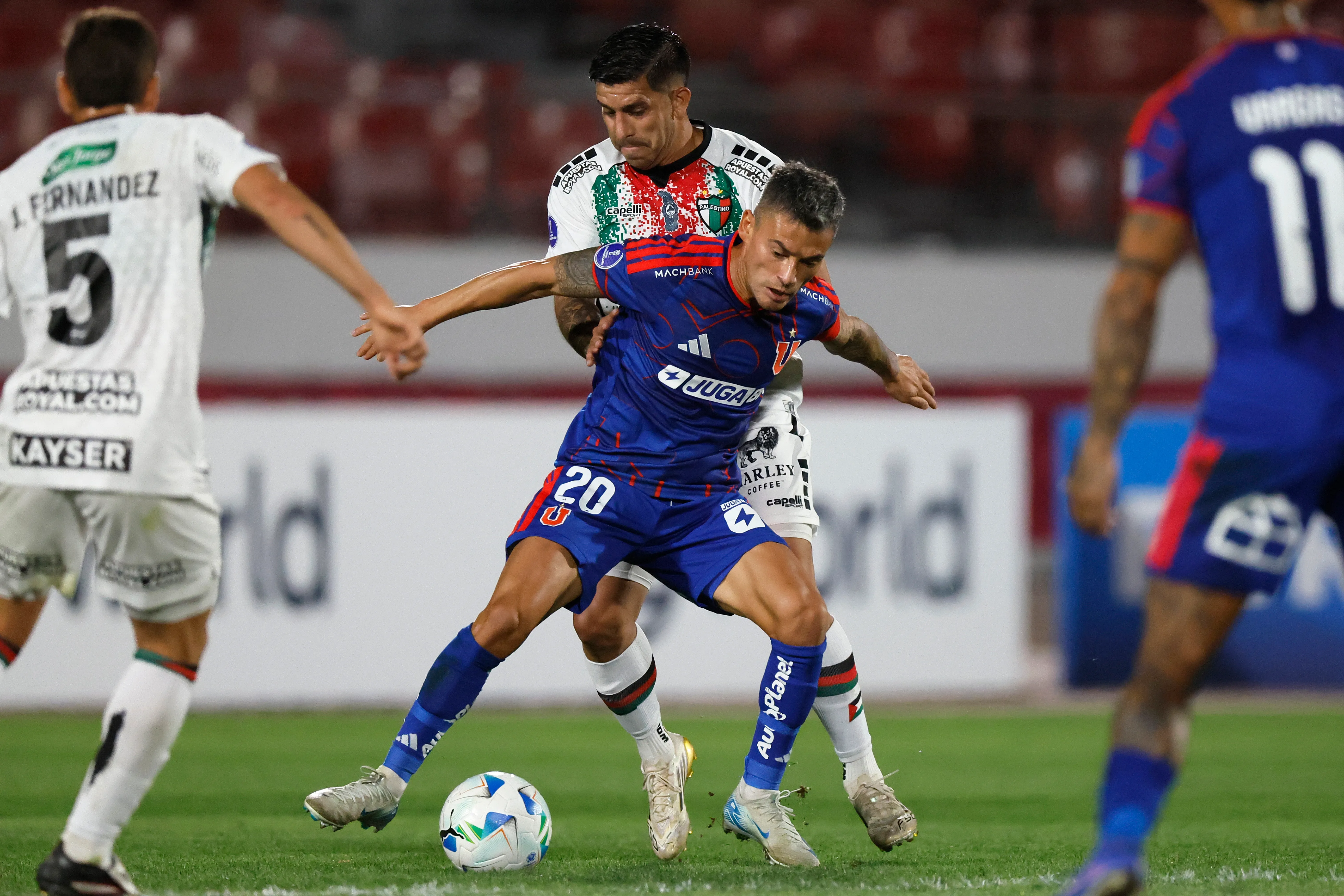 Charles Aránguiz se ha perdido 6 partidos con la U. Foto: Andrés Pina/Photosport