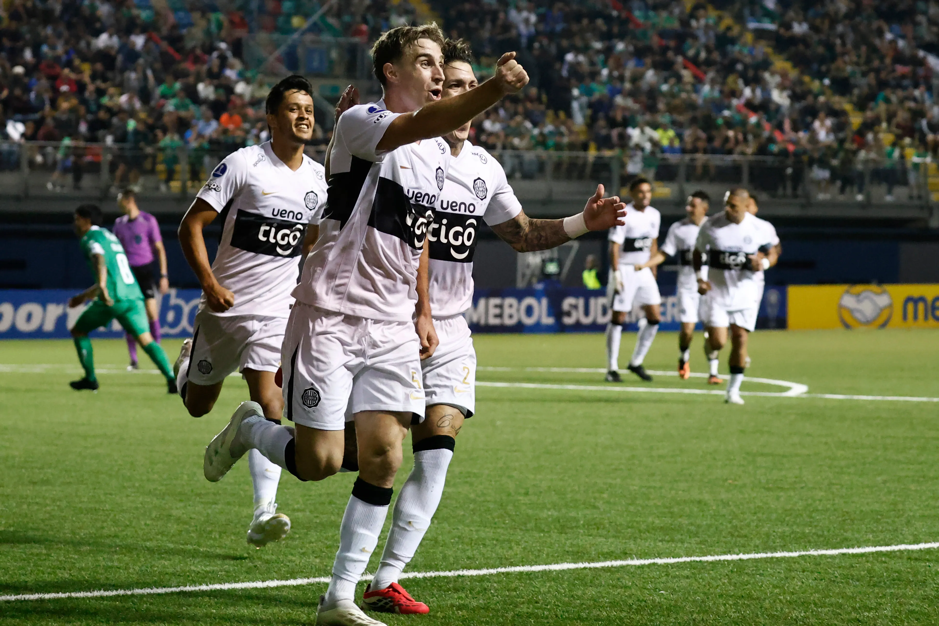 Juan Fernando Alfaro anotó un gol de Olimpia ante los itálicos. (Dragomir Yankovic/Photosport).