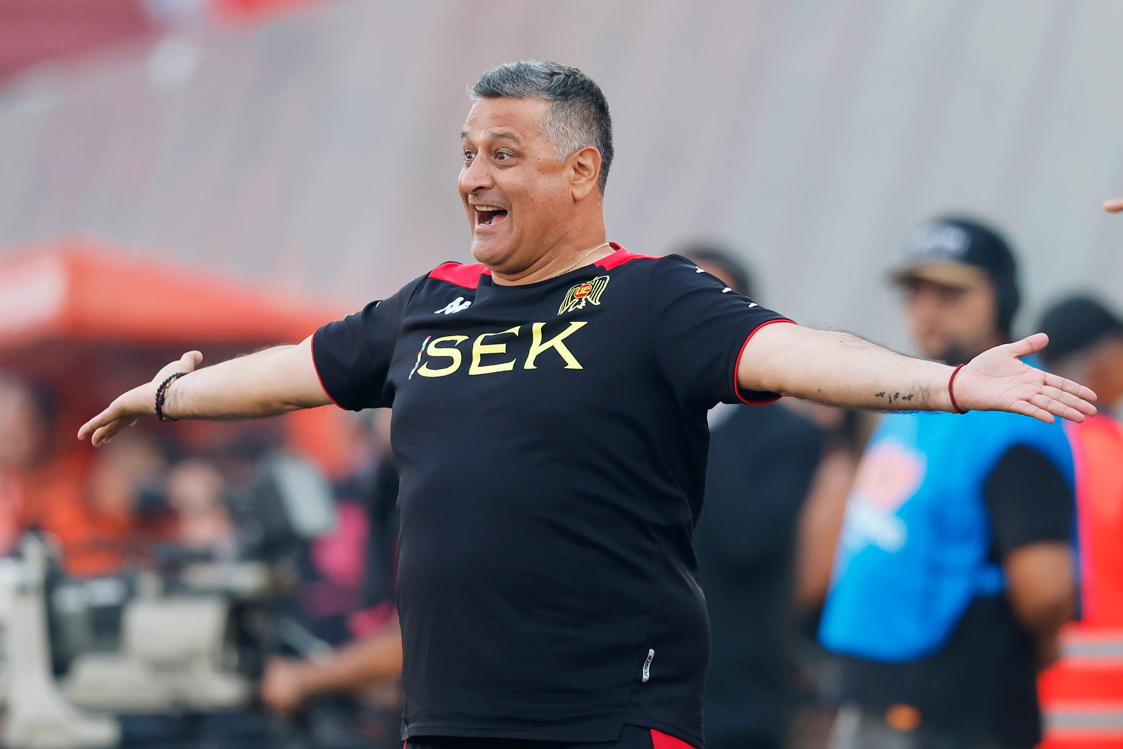 Ronald Fuentes vive su tercer ciclo al mando del primer equipo de la Unión Española. (Pepe Alvujarr/Photosport).