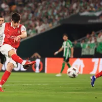 Polémica: le marcan al Betis de Pellegrini con un desmayado en el área