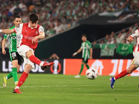 Polémica: le marcan al Betis de Pellegrini con un desmayado en el área