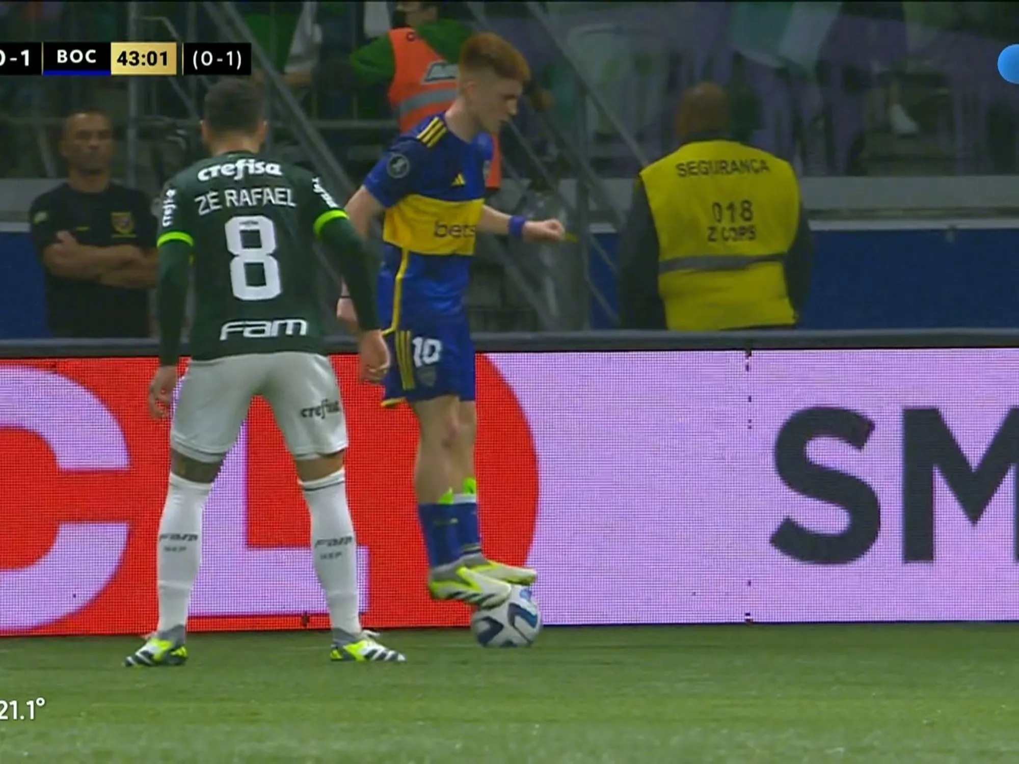 Esta jugada ahora será castigada con tarjeta amarilla en el fútbol argentino. | Foto: Captura.