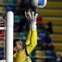 Arquero que brilla en Chile exige un llamado de Córdova