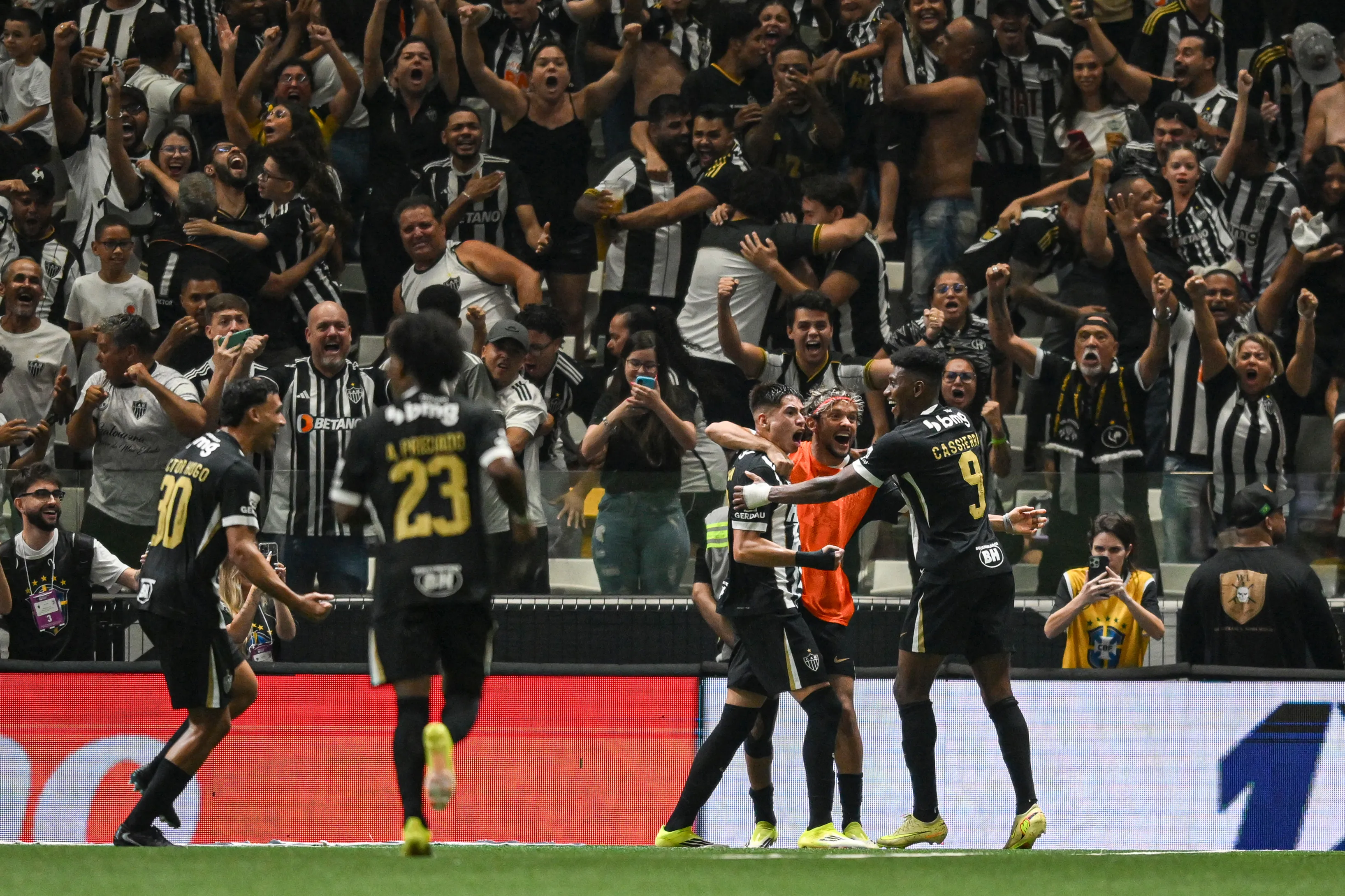 Iván Román pasó de marcar su primer gol a no ser considerado en Atlético Mineiro. Foto: Getty Images.