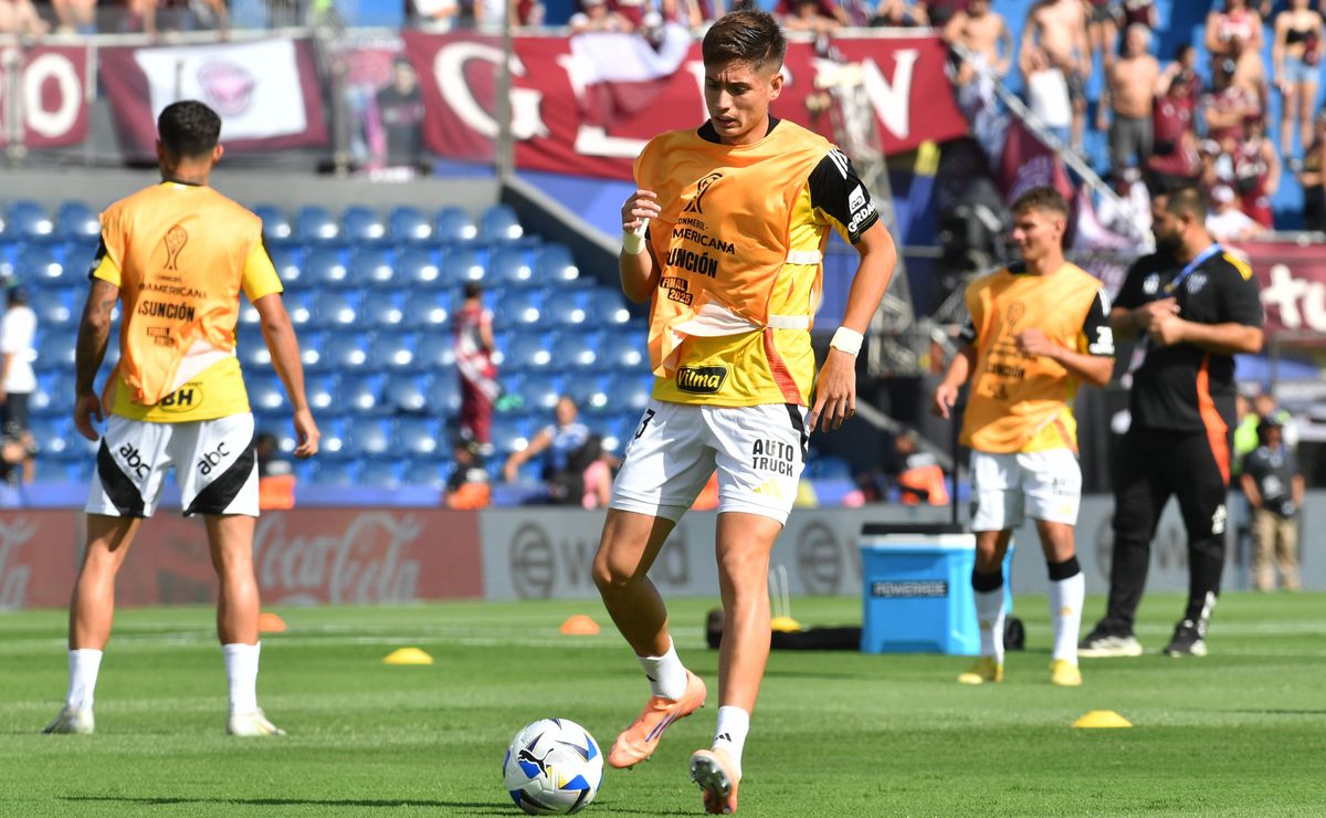 DT de Atlético Mineiro sorprende al hablar de cortada a Iván Román: “No es que no me preocupe”