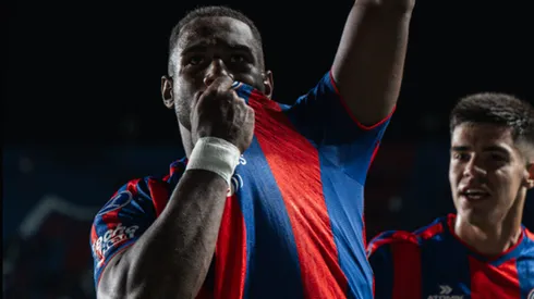 Este zaguero colombiano le dio una alegría al ex DT de U de Chile en la Copa Sudamericana.