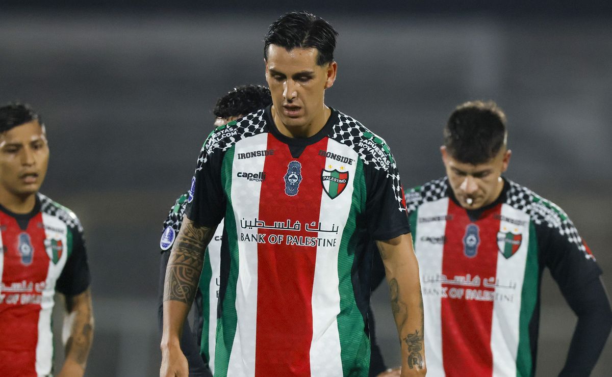 Quiebre total en Palestino: la barra acusa a Enzo Roco y exigen indignados la salida del defensa