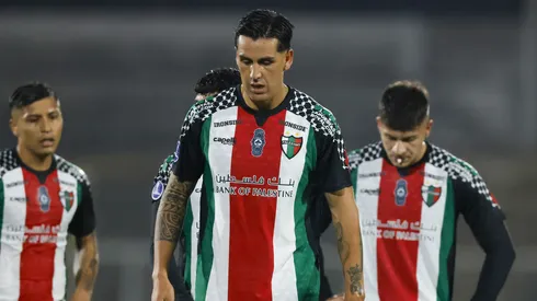 Barra de Palestino pide la salida de Enzo Roco.