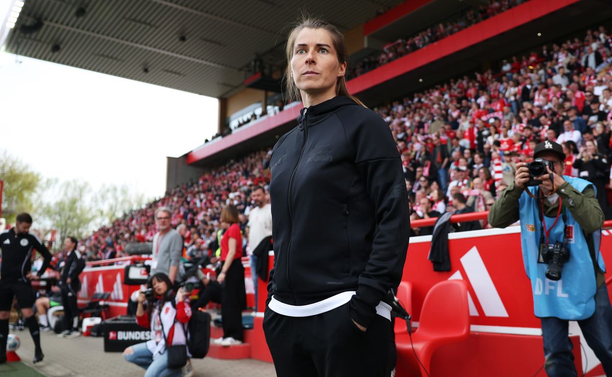 ¡Marie-Louise Eta hace historia! Se transforma en la primera mujer en ser DT de un equipo de una gran liga europea