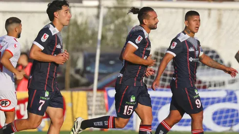 Deportes Recoleta lidera en la B.