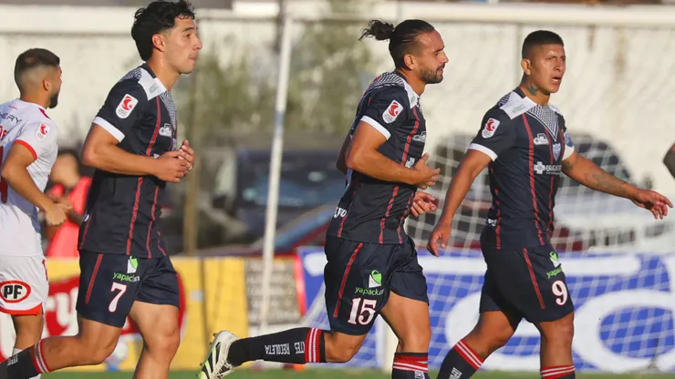 Deportes Recoleta lidera en la B.