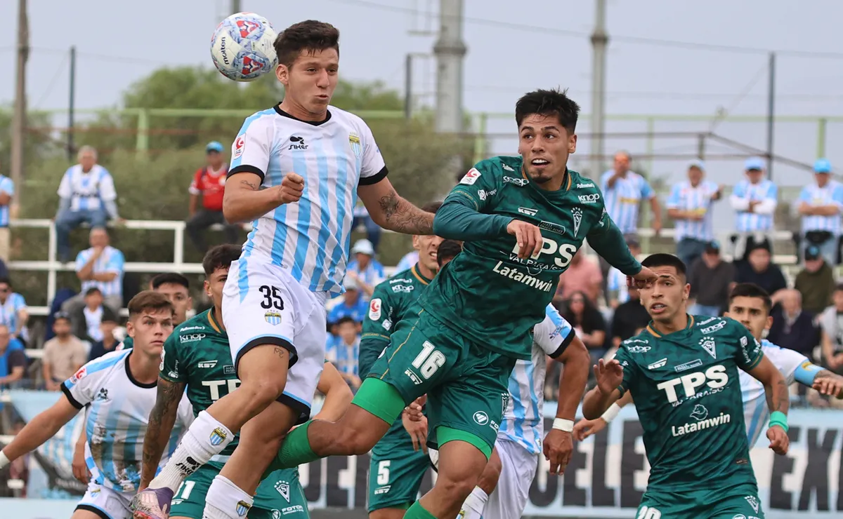 Santiago Wanderers gana a Magallanes y pelea por la punta del ascenso