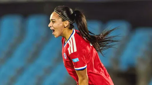 La Roja obtuvo un triunfo vital en el Estadio Centenario.
