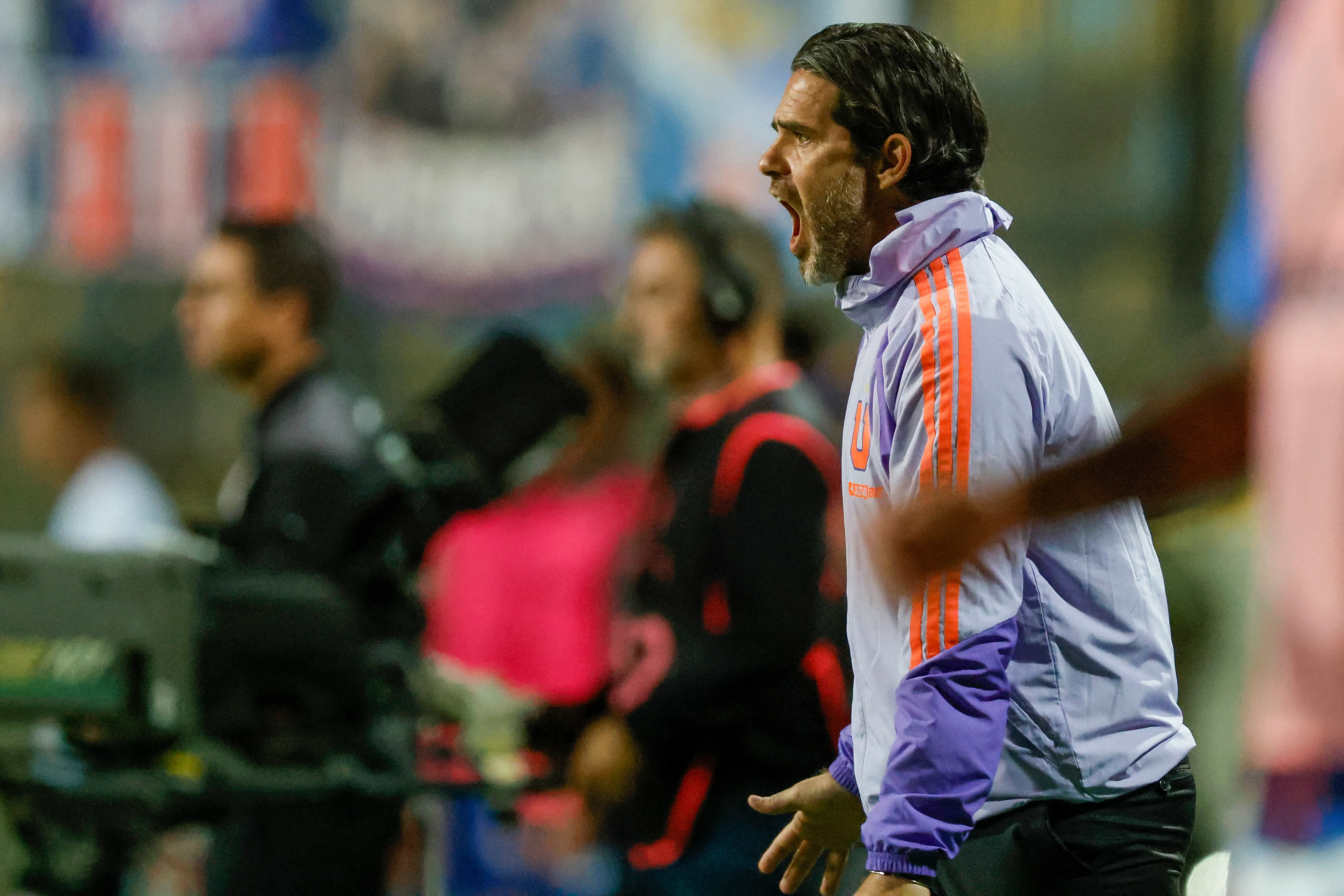 Fernando Gago no quedó conforme con el resultado de la U. Foto: Andres Pina/Photosport