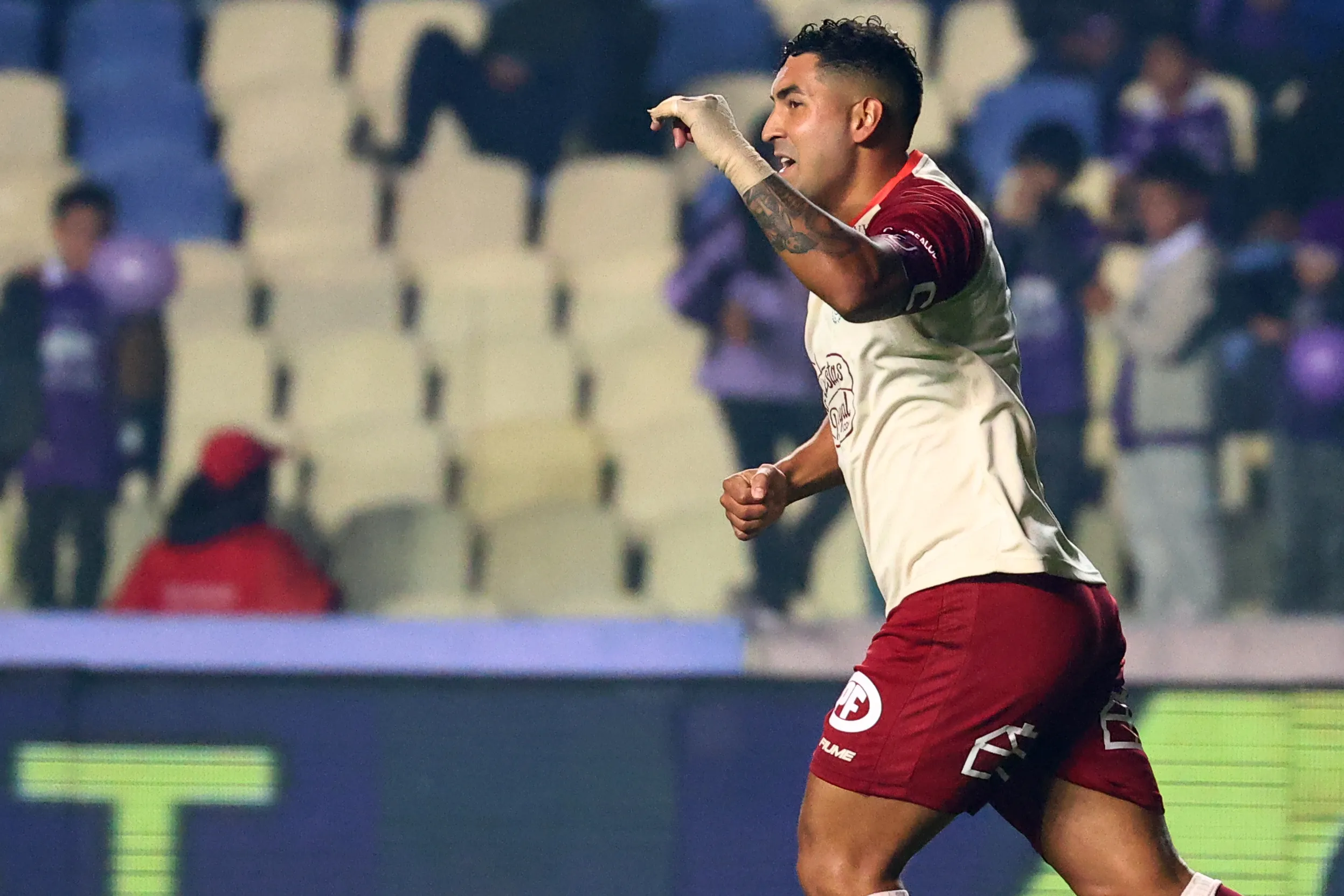 Jeisson Vargas marcó dos goles de lanzamiento penal. Foto: Eduardo Fortes/Photosport