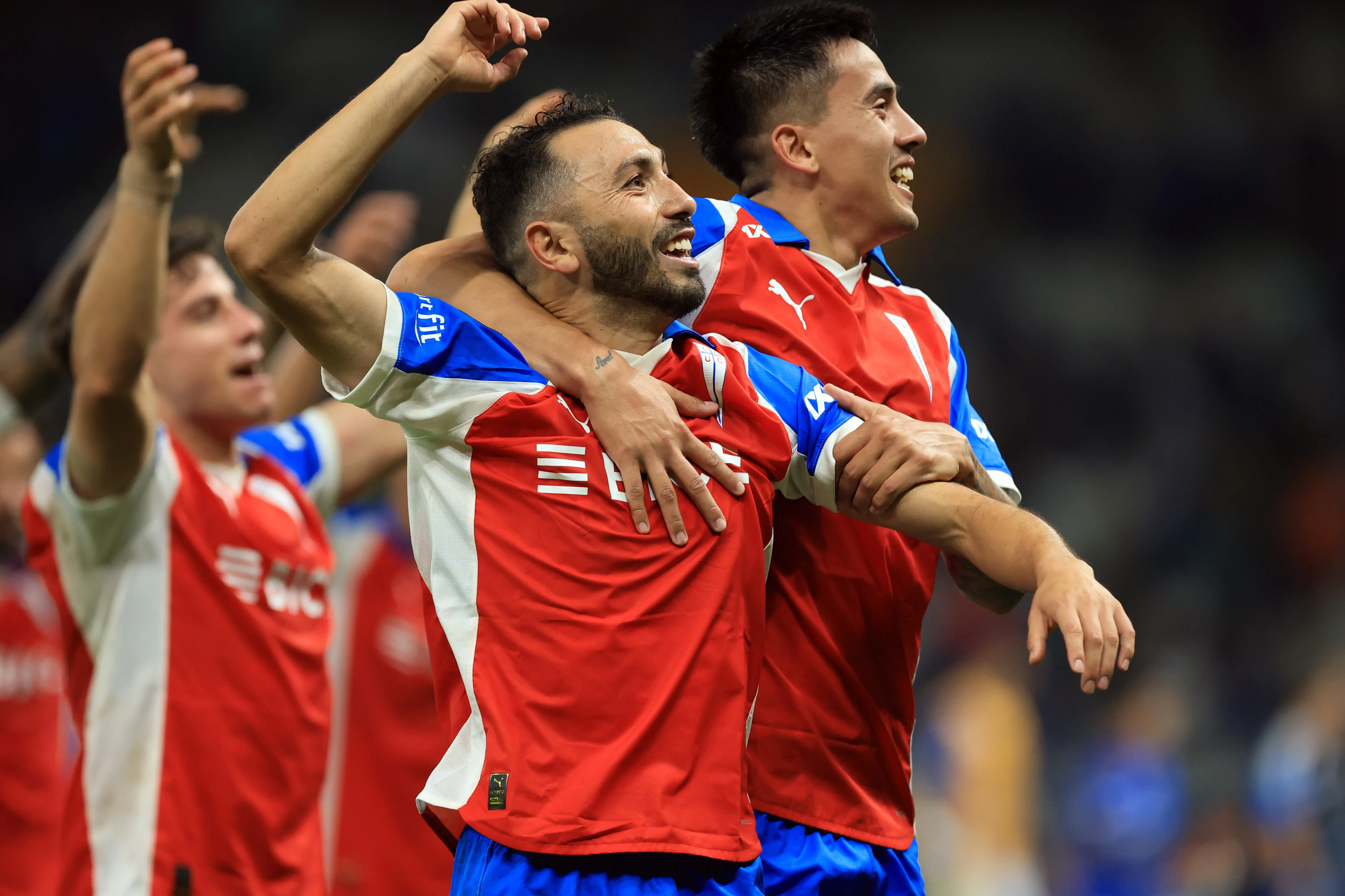 Futbol, Cruzeiro vs Universidad Catolica.
Copa Libertadores 2026.
Los jugadores de Universidad Catolica celebran el triunfo contra Cruzeiro tras el partido del grupo D de la Copa Libertadores disputado en el estadio Mineirao de Belo Horizonte, Brasil.
15/04/2026
Pier Giorgio Giavelli/Photosport

Football, Cruzeiro vs Universidad Catolica.
2026 Copa Libertadores Championship.
Universidad Catolica players celebrate winning against Cruzeiro after a Copa Libertadores Championship group D match at Mineirao in Belo Horizonte, Brazil.
15/04/2026
Pier Giorgio Giavelli/Photosport