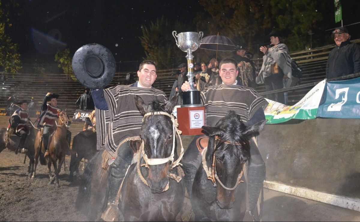 Santa María y Vidaurrazaga ganaron el Nacional Universitario de Rodeo en Curicó