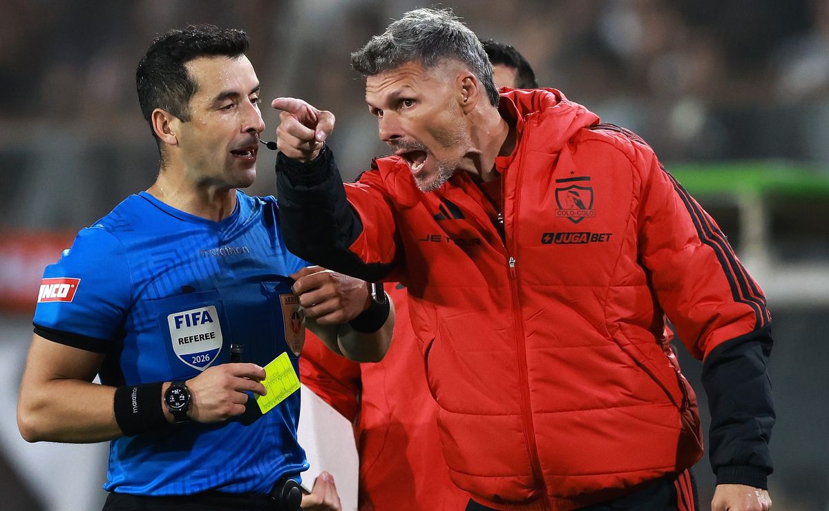 Fernando Ortiz se lleva un reto en Colo Colo por no arriesgar: “Tienen que jugar juntos”