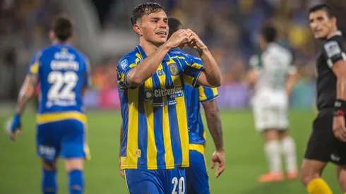 Vicente Pizarro celebró en Argentina.