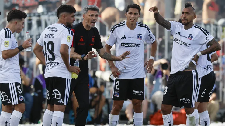 Históricos aconsejaron a Fernando Ortiz para mejorar a Colo Colo.