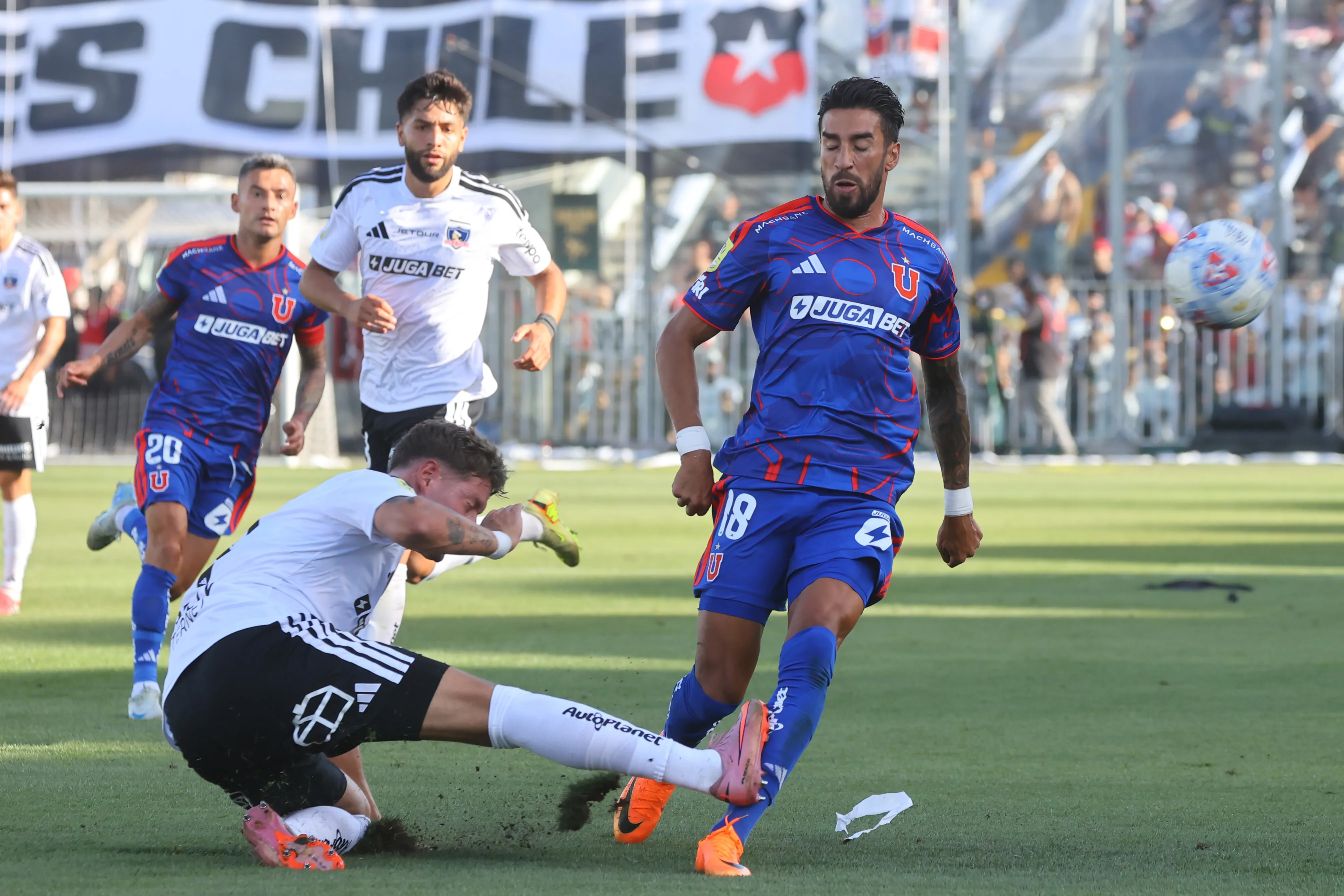 Colo Colo y U de Chile no cuentan con jugadores desequilibrantes en ofensiva