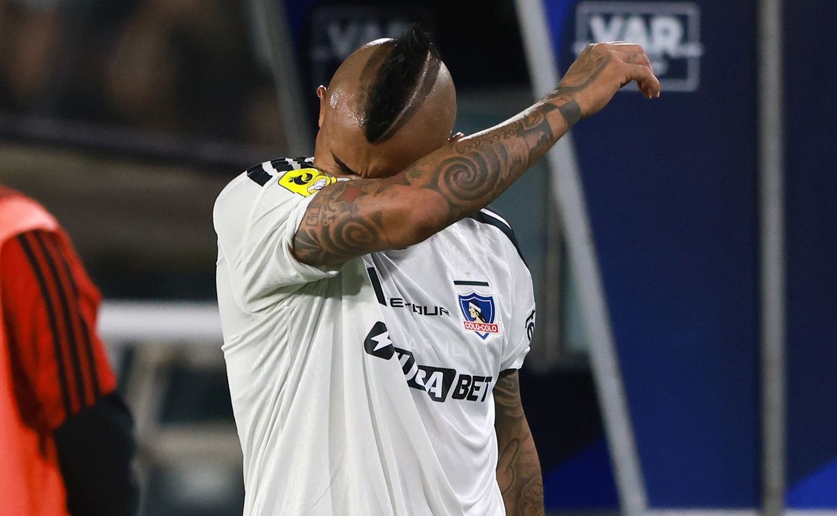 Patricio Yáñez sale al cruce de Arturo Vidal en Colo Colo por pedir trato preferencial de los árbitros