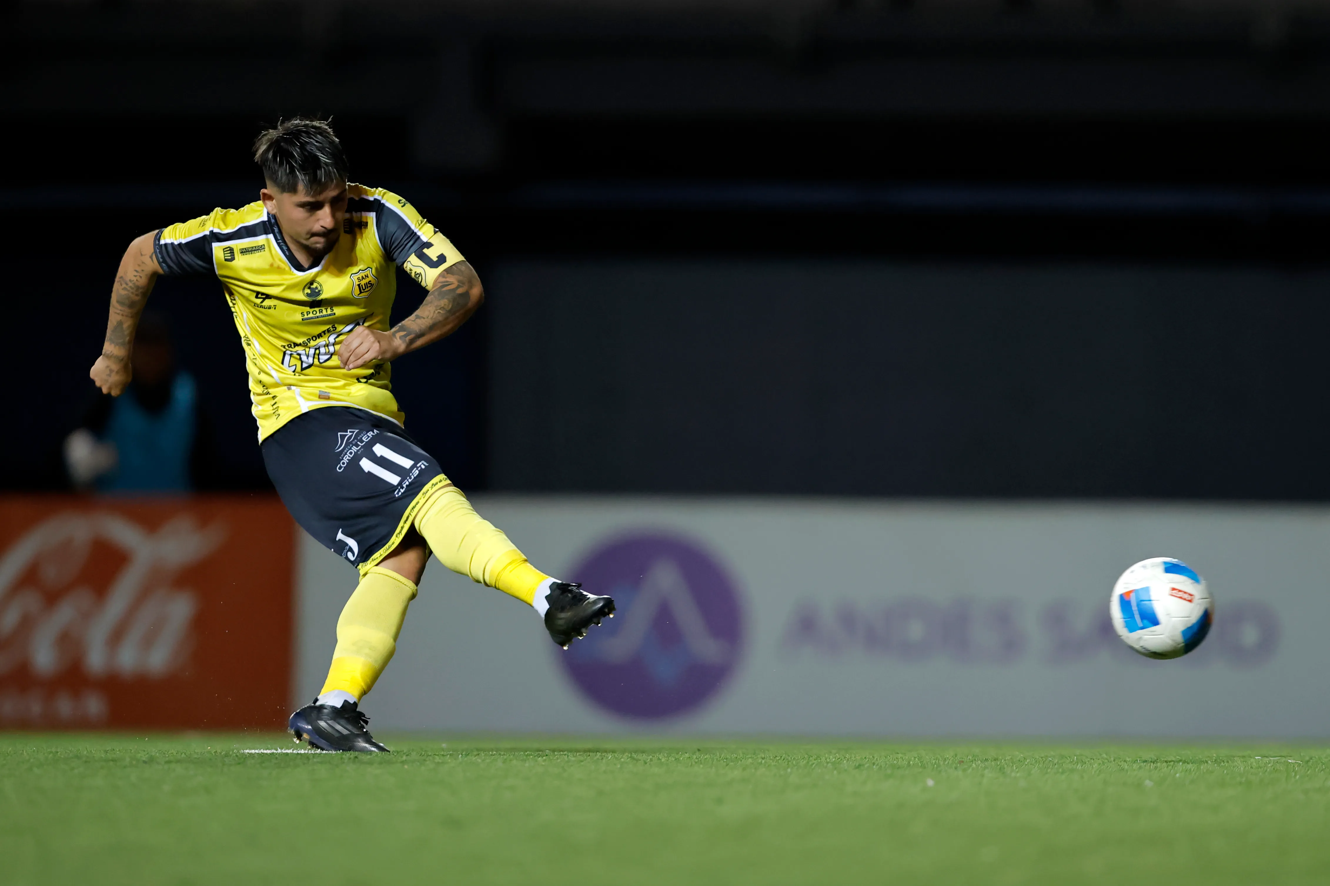 En 2025, Sebastián Parada lucía el “11”. Hoy en día usa el “10” de San Luis. (Javier Torres/Photosport).