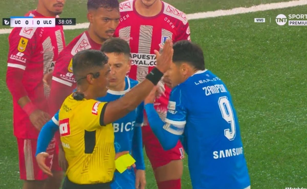 La polémica jugada de Fernando Zampedri: ¿Se salvó del Clásico Universitario?