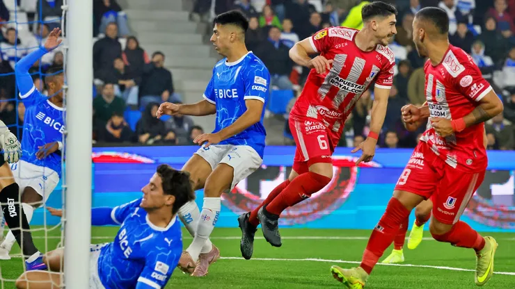 Católica cae ante La Calera en cierre de fecha 10 en Liga de Primera.