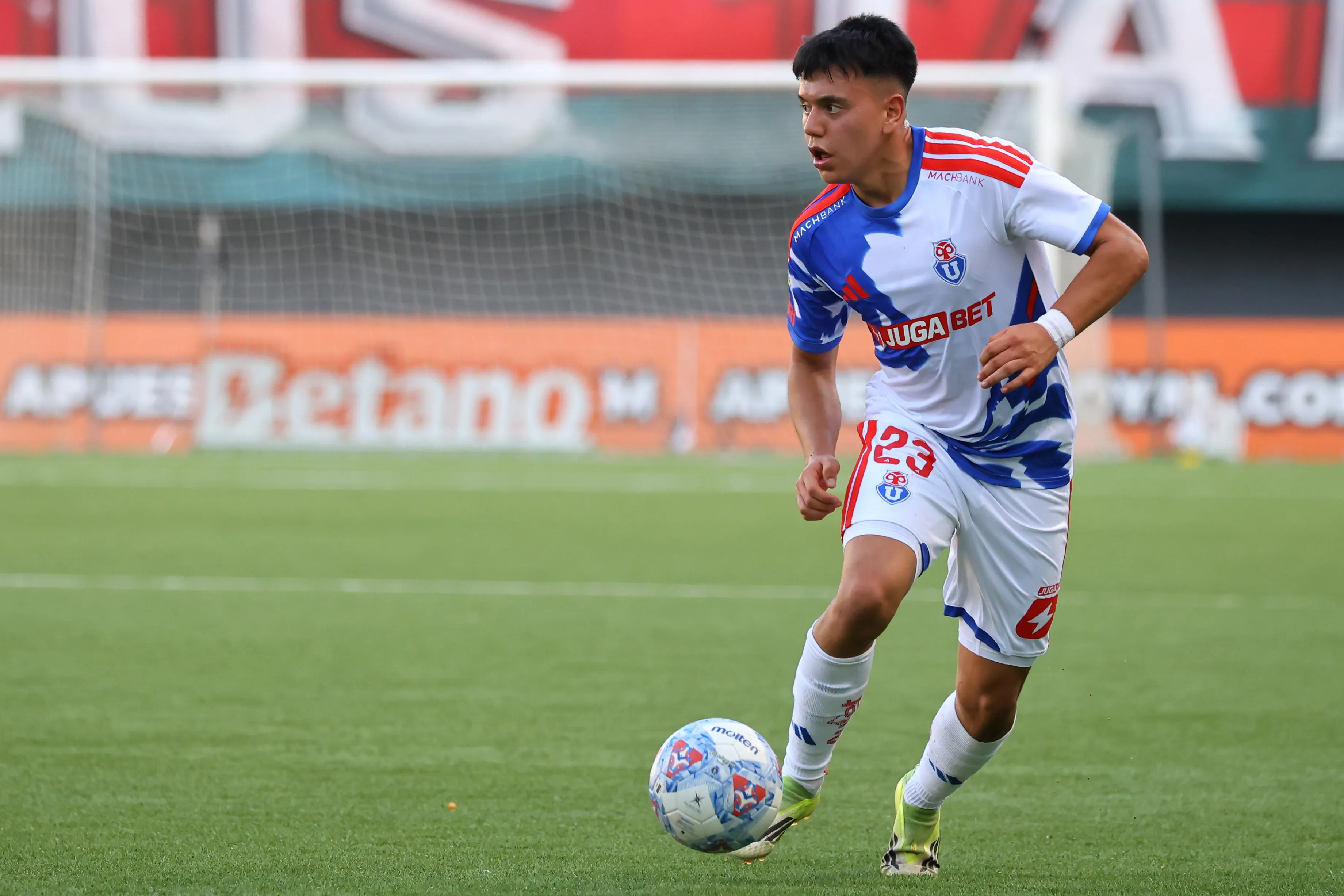 Ignacio Vásquez perdió el puesto con Lucas Assadi en la U. Foto: Jonnathan Oyarzun/Photosport